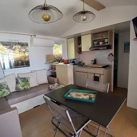 Vacation With Exceptional Sea Views In St Raphael 度假居